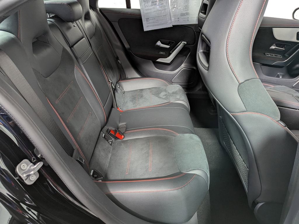 Used 2023 Mercedes-Benz CLA 250 4MATIC image 40