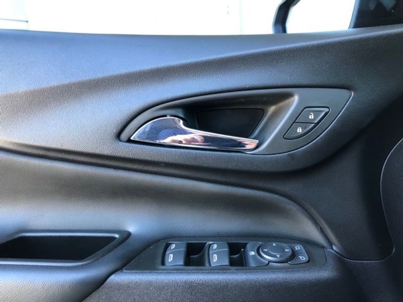 Used 2023 Chevrolet Equinox LT image 7