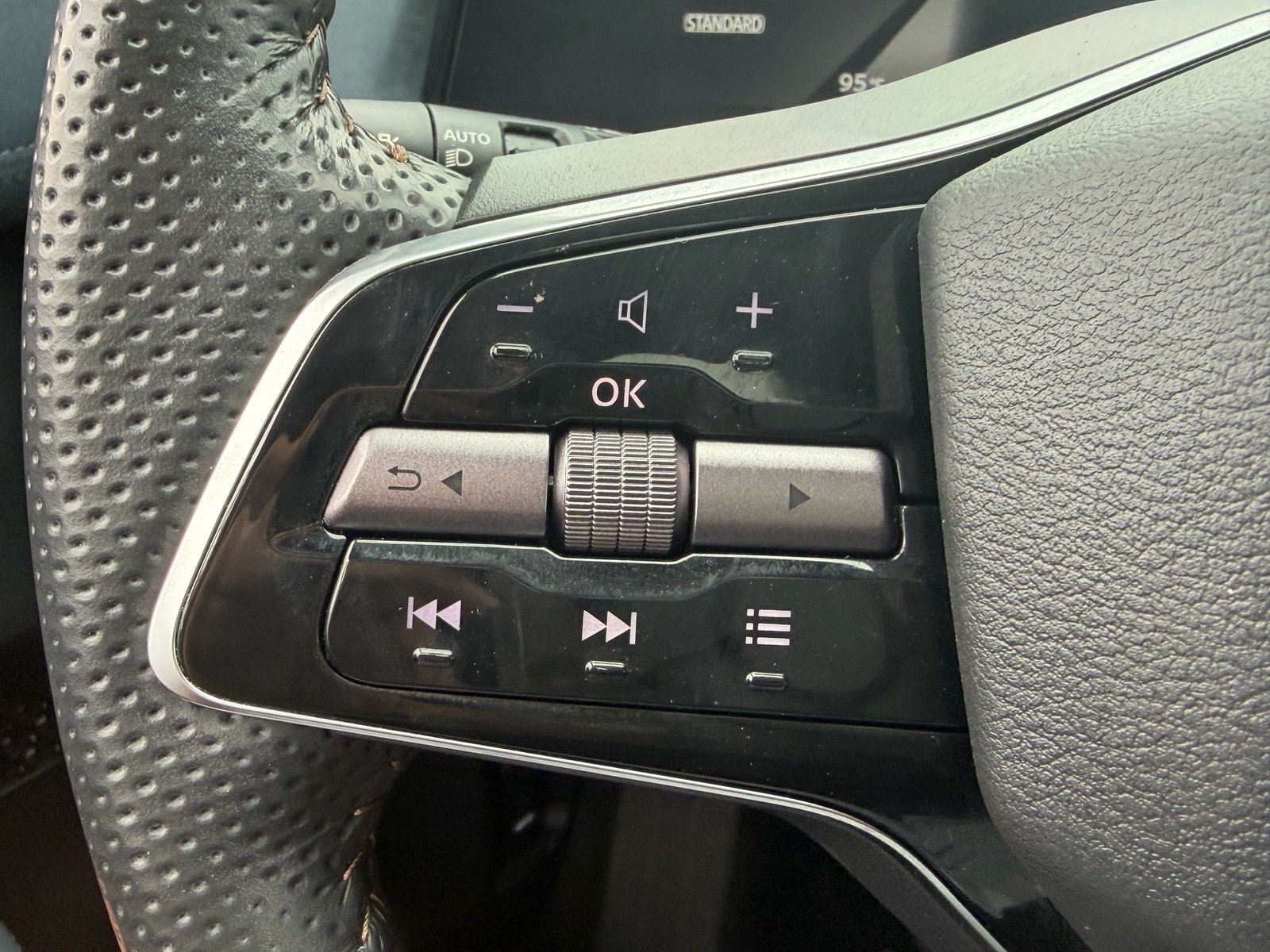 Certified 2024 Nissan Ariya AWD image 27