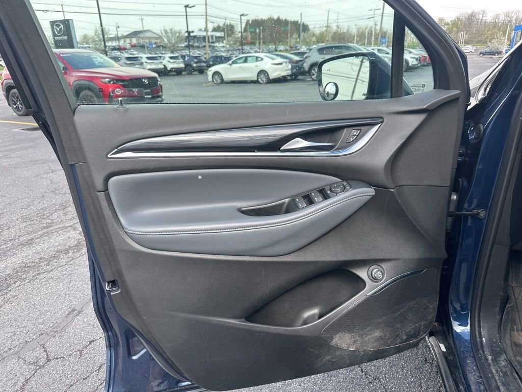 Used 2024 Buick Enclave Essence AWD/4WD image 7