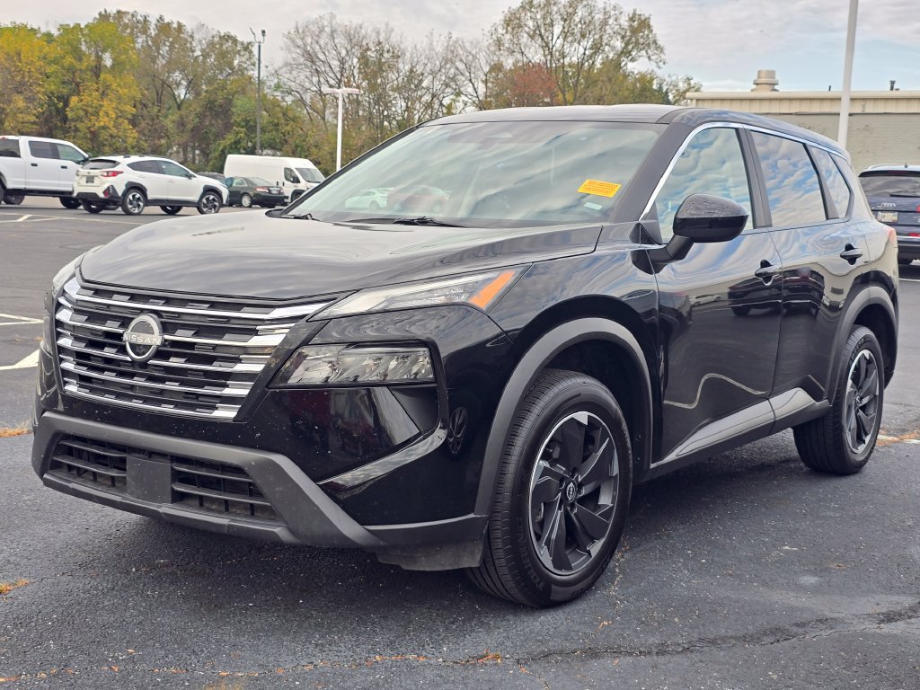 Used 2025 Nissan Rogue SV FWD image 3