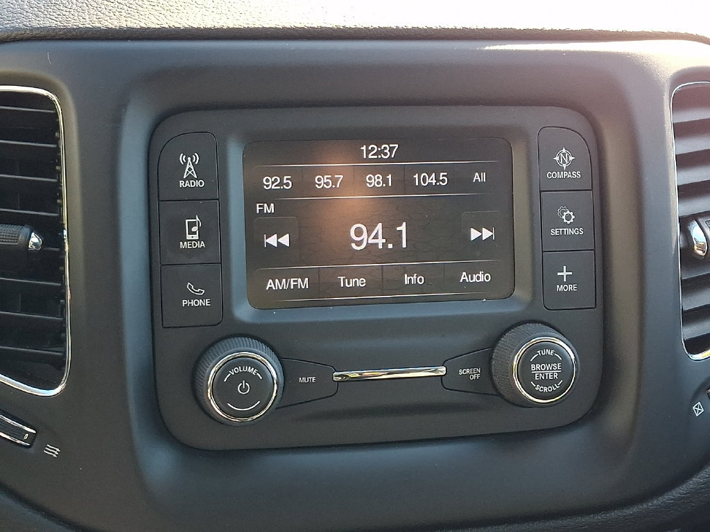 Used 2018 Jeep Compass Latitude AWD/4WD image 16