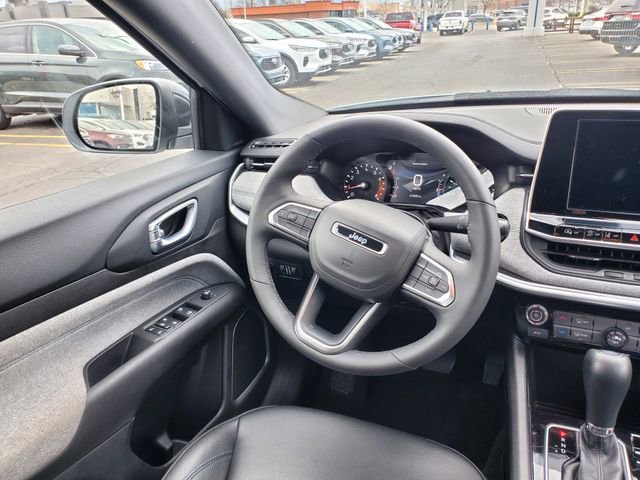 Used 2025 Jeep Compass Latitude AWD/4WD image 7