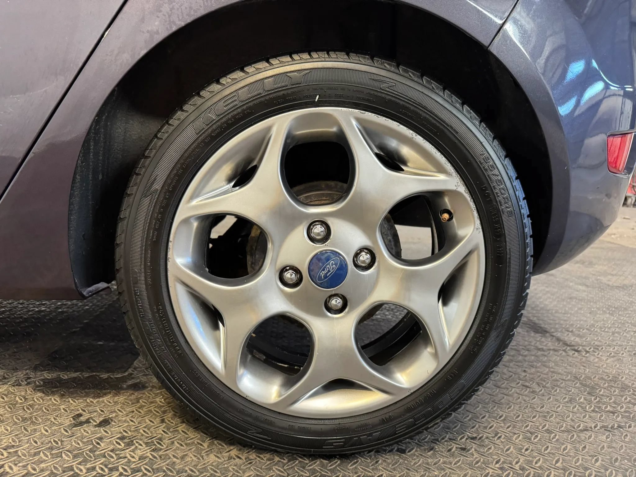 Used 2012 Ford Fiesta SES FWD image 30