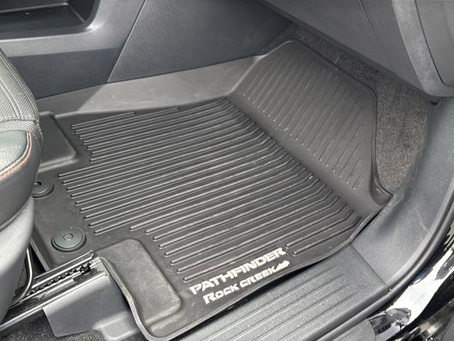 Used 2025 Nissan Pathfinder Rock Creek image 39