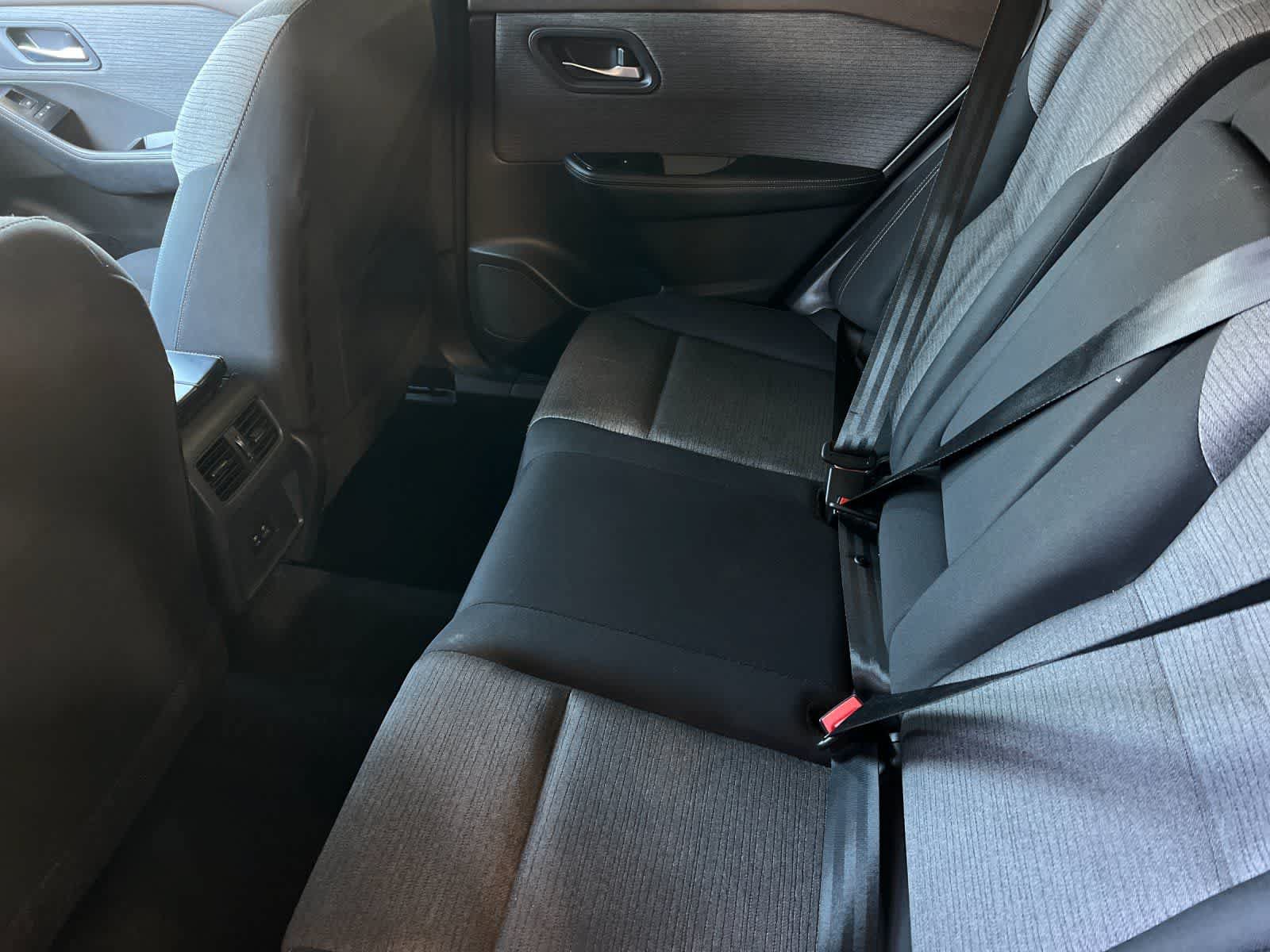 Used 2023 Nissan Rogue SV FWD image 5