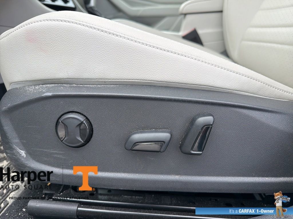 Used 2023 Volkswagen Jetta SE w/ Panoramic Sunroof Package image 19