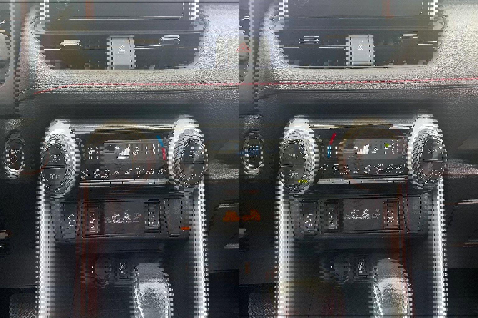 Used 2023 Toyota RAV4 SE image 38