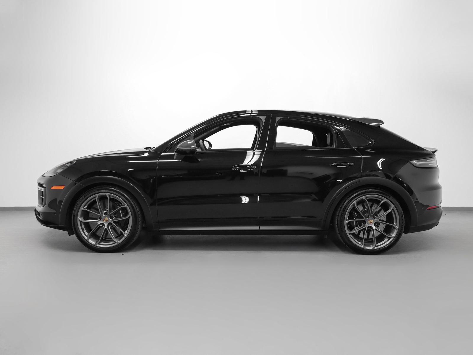 Certified 2022 Porsche Cayenne Turbo GT image 2