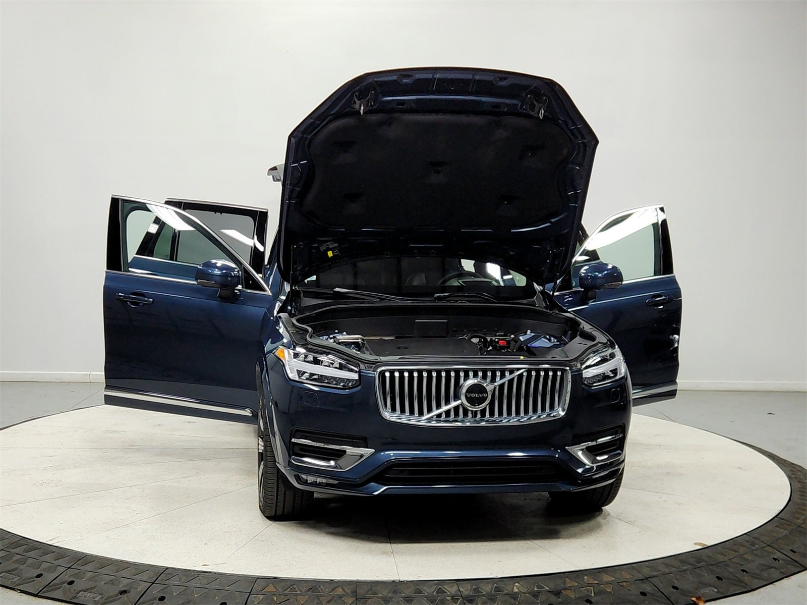 Used 2024 Volvo XC90 B6 Ultimate w/ Protection Package Premier image 10