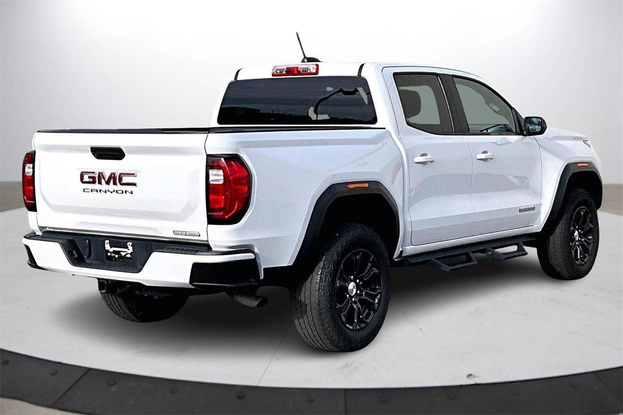 Used 2024 GMC Canyon Elevation w/ Trailering Package image 9
