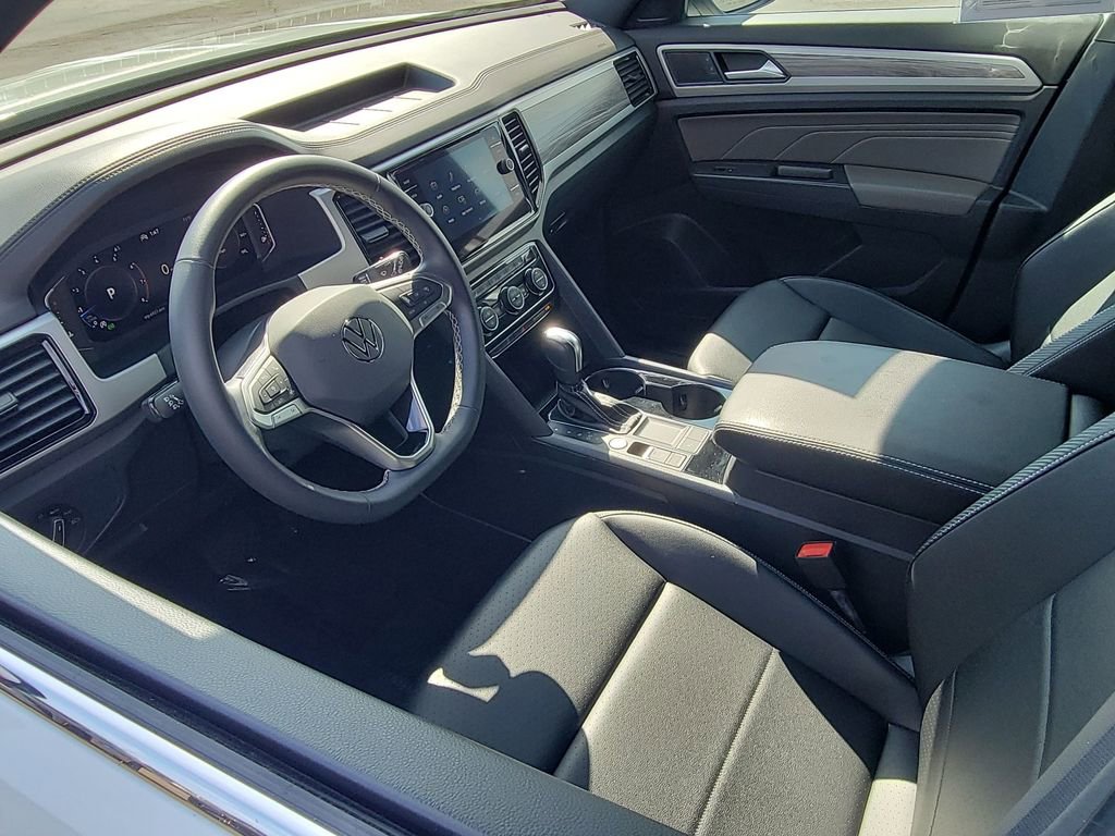 Used 2023 Volkswagen Atlas Cross Sport SE w/ Black Wheel Package image 10