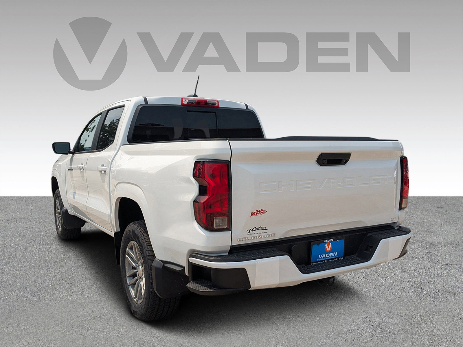 Used 2024 Chevrolet Colorado LT w/ LT Convenience Package II image 19