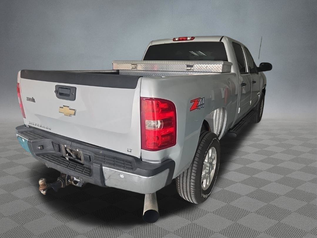 Used 2011 Chevrolet Silverado 2500 LT w/ Interior Plus Package AWD/4WD image 6