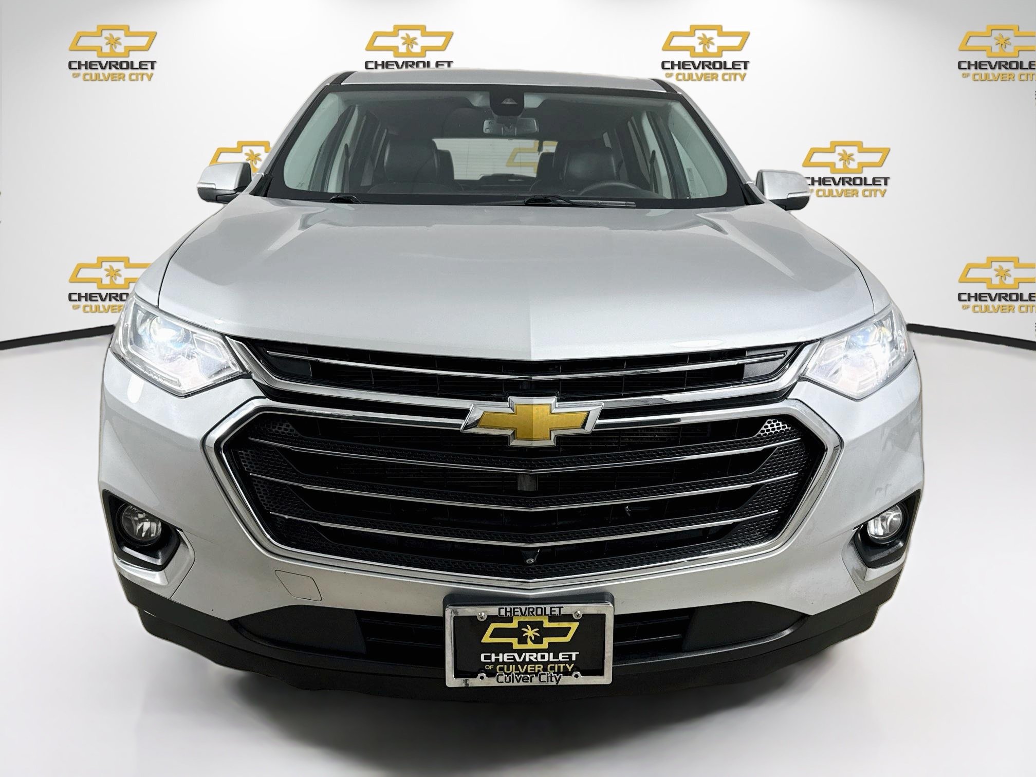 Used 2021 Chevrolet Traverse LT w/ LT Premium Package AWD/4WD image 2