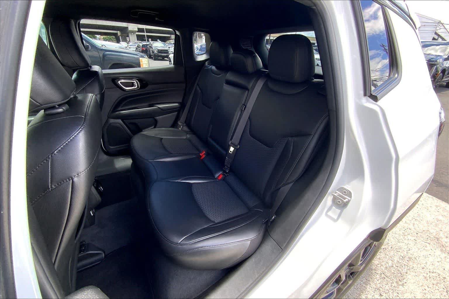 Used 2022 Jeep Compass Latitude FWD image 29