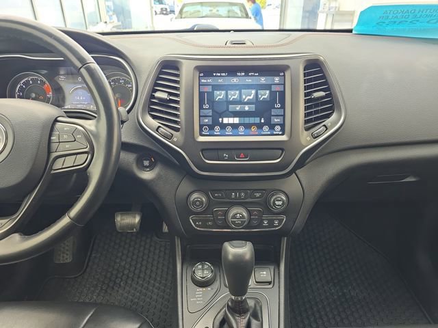 Used 2019 Jeep Cherokee Trailhawk w/ Cold Weather Group image 17