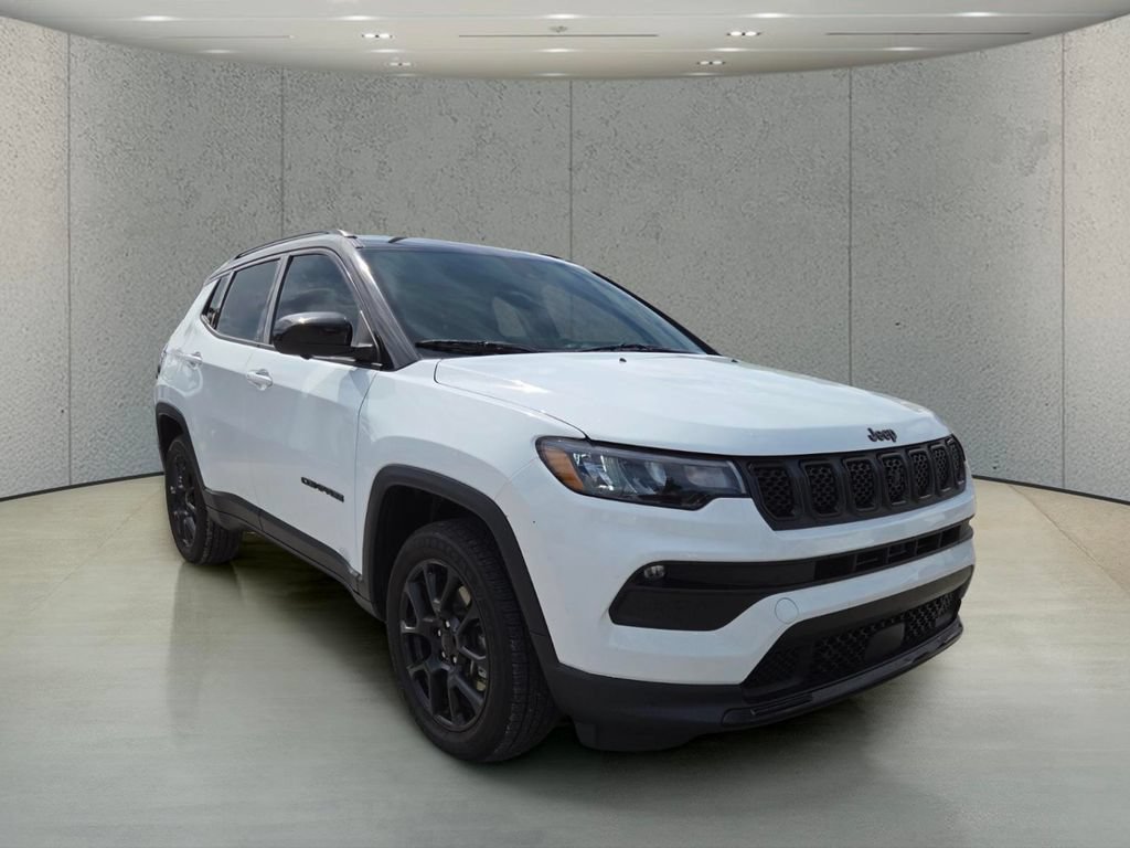 Used 2023 Jeep Compass Latitude w/ Convenience Group AWD/4WD image 13