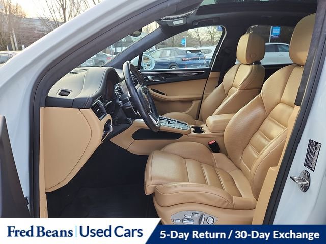 Used 2018 Porsche Macan Turbo image 16