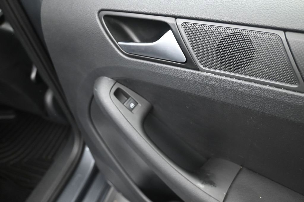 Used 2014 Volkswagen Jetta SE FWD image 26
