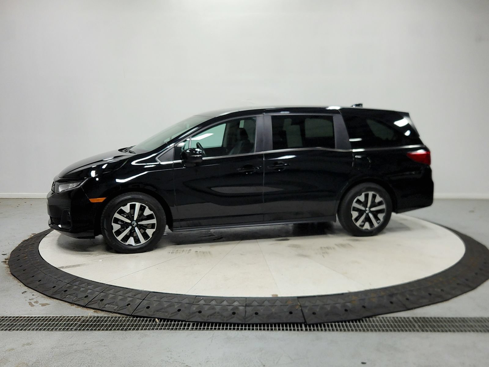 Used 2025 Honda Odyssey EX-L image 5