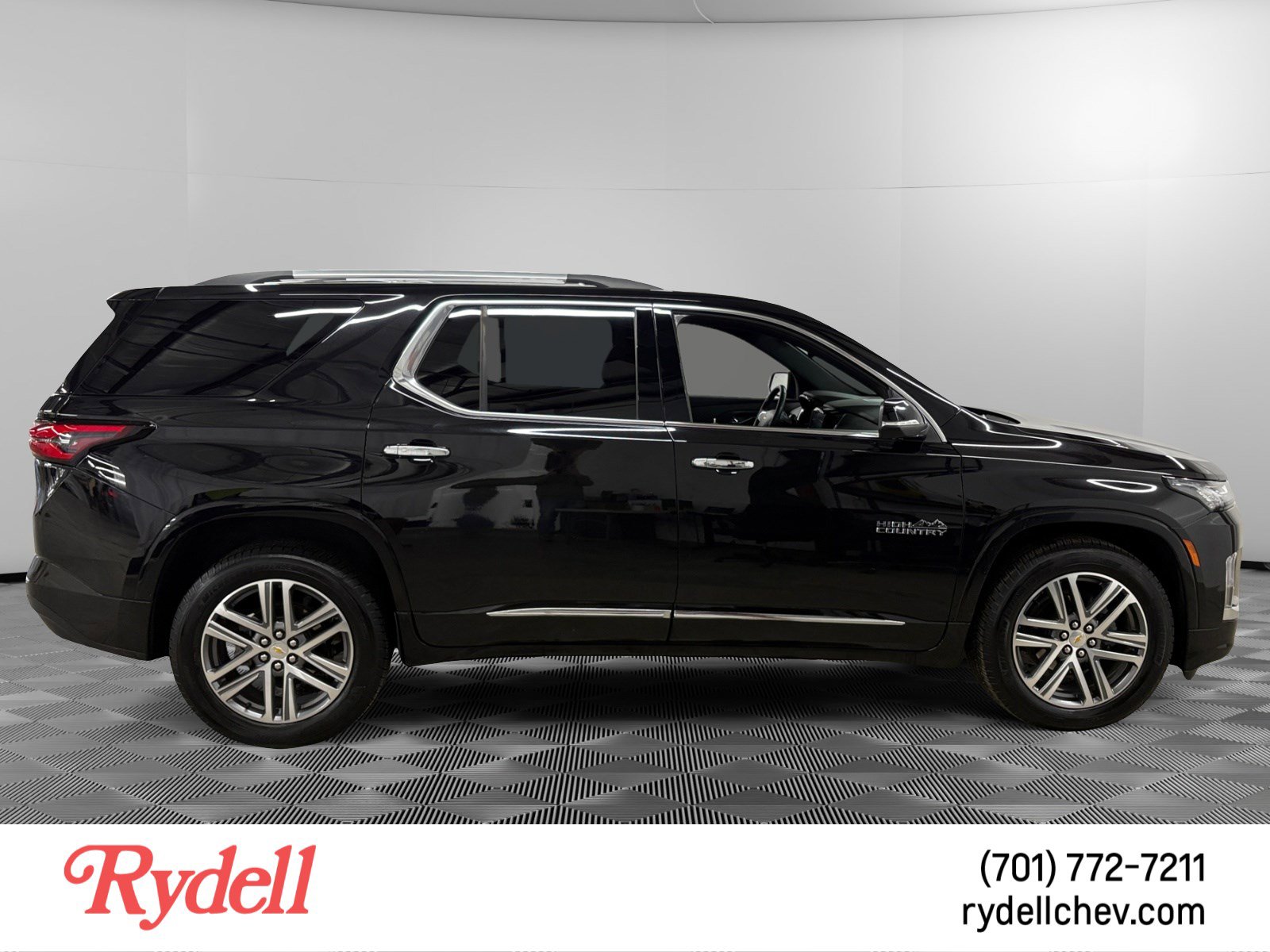 Used 2023 Chevrolet Traverse High Country w/ LPO, Floor Liner Package image 6