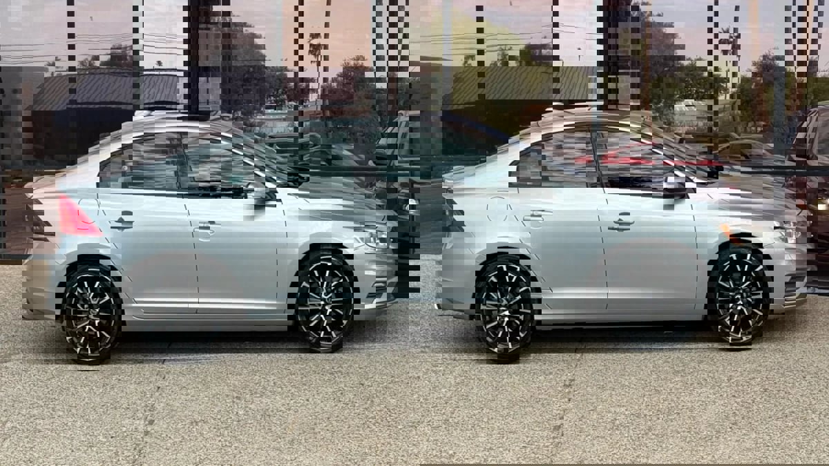 Used 2017 Volvo S60 T5 Dynamic w/ Vision Package FWD image 15