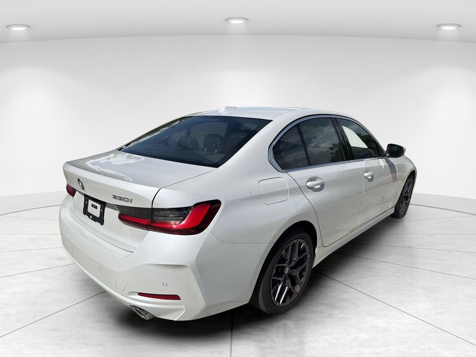 Certified 2025 BMW 330i Sedan w/ Convenience Package RWD image 4
