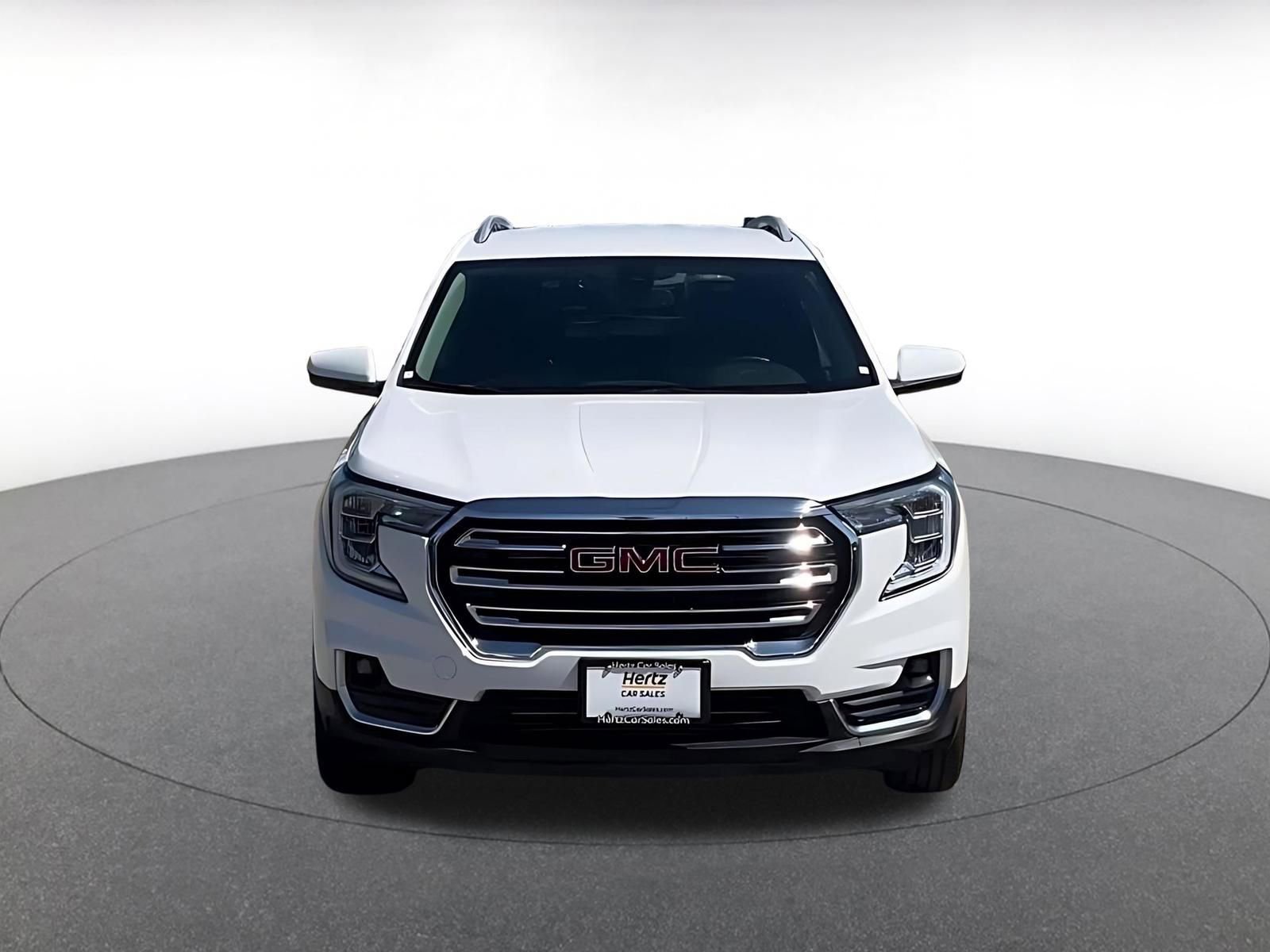 Used 2024 GMC Terrain SLT AWD/4WD image 3
