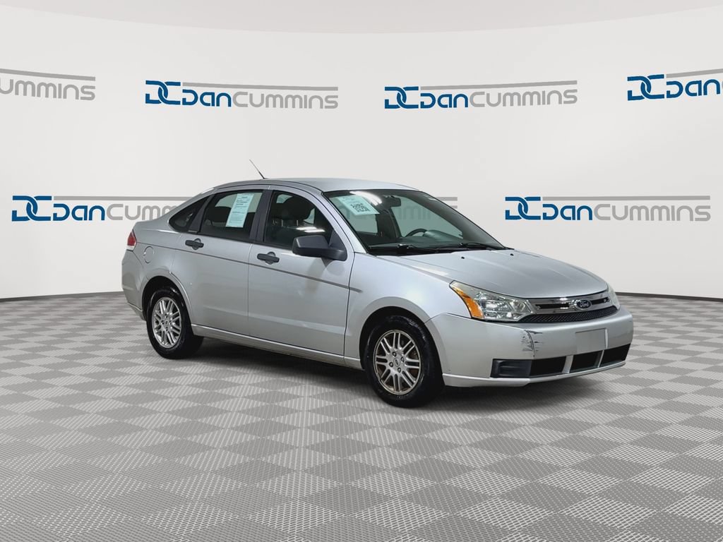 Used 2011 Ford Focus SE w/ 201A Rapid Spec Order Code FWD image 2