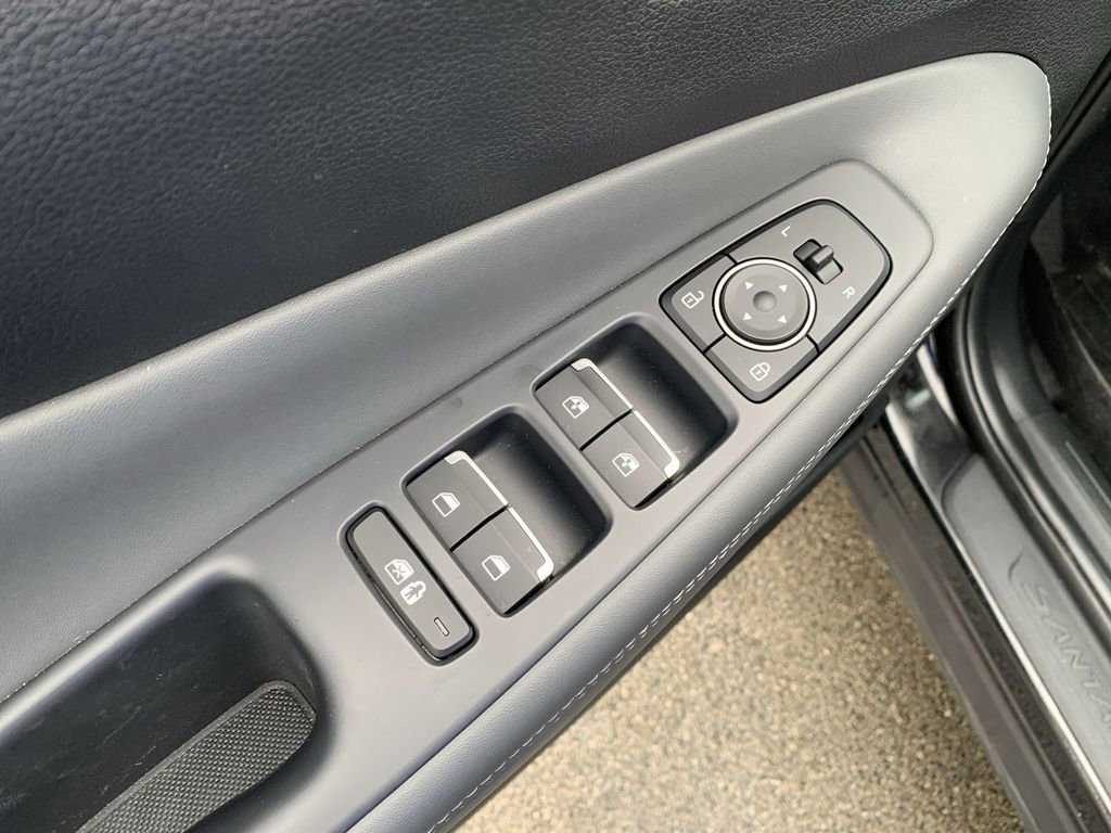 Used 2023 Hyundai Santa Fe SEL w/ Premium Package image 15