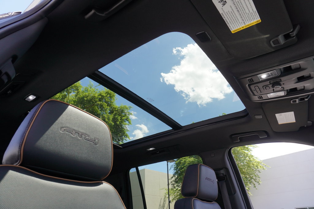 Certified 2024 GMC Yukon XL AT4 w/ AT4 Premium Package AWD/4WD image 15