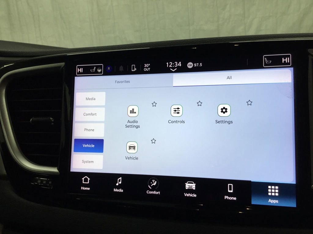 Used 2023 Chrysler Pacifica Touring-L image 31