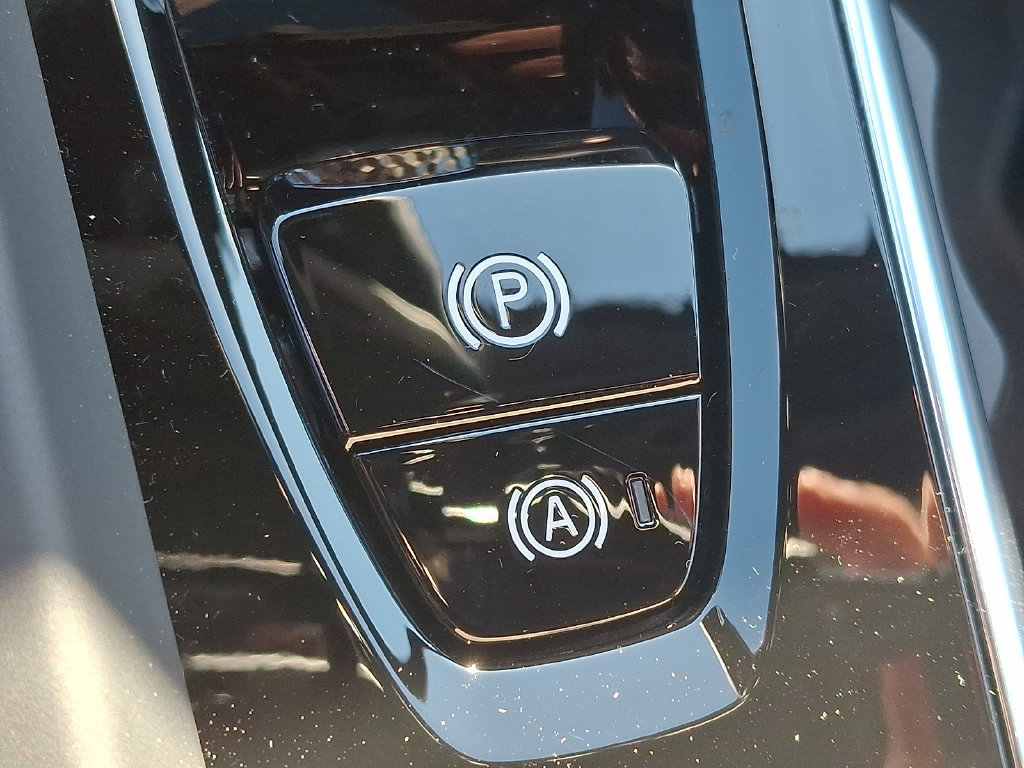 New 2027 Volvo XC60 B5 Plus AWD/4WD image 19