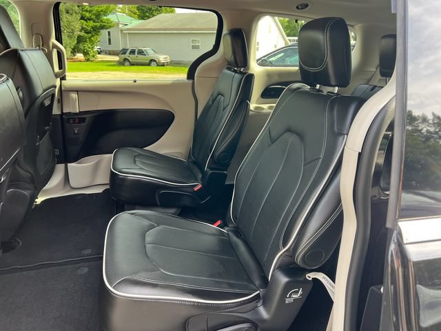 Used 2024 Chrysler Pacifica Limited FWD image 5