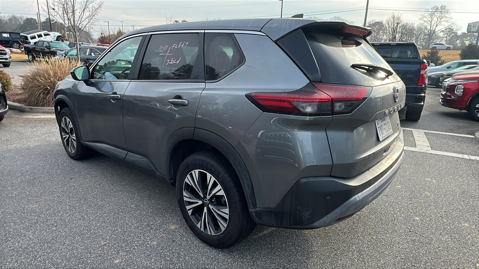 Used 2023 Nissan Rogue SV image 10