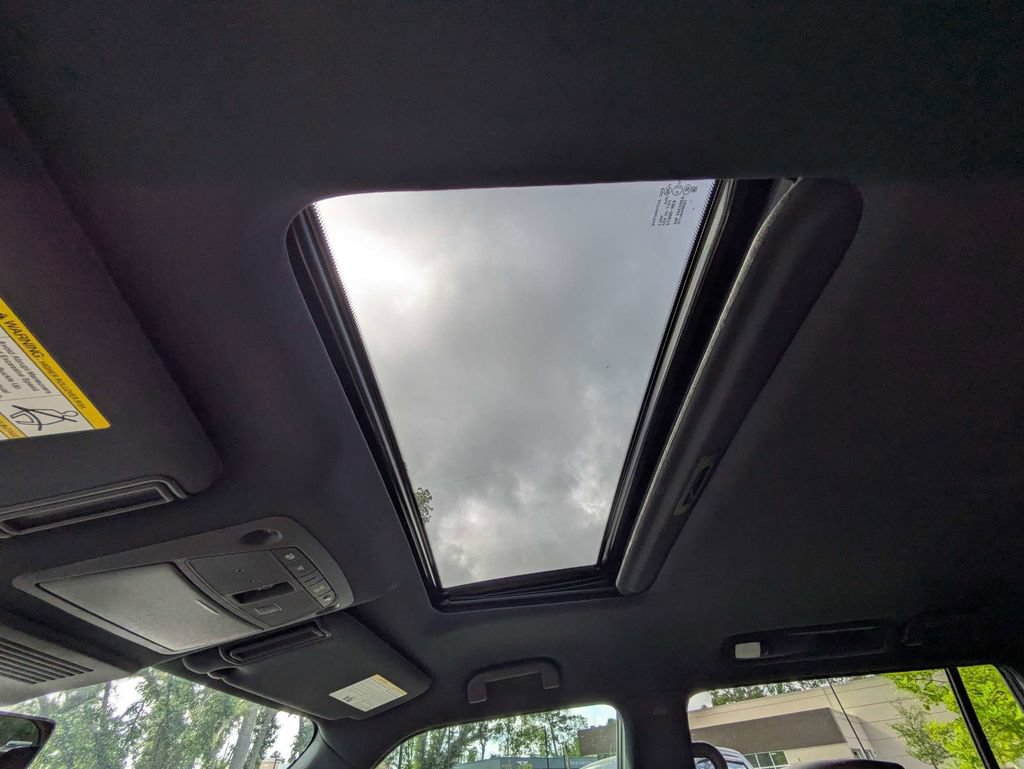 Used 2021 Nissan Armada Platinum RWD image 21