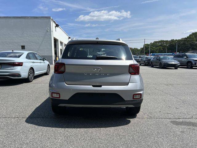 New 2026 Hyundai Venue SEL FWD image 3