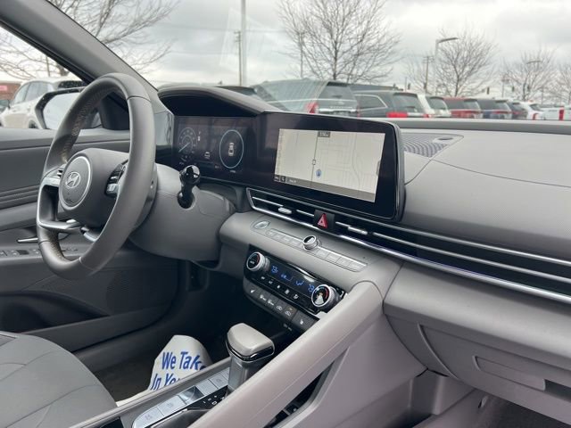 Used 2025 Hyundai Elantra SEL image 34