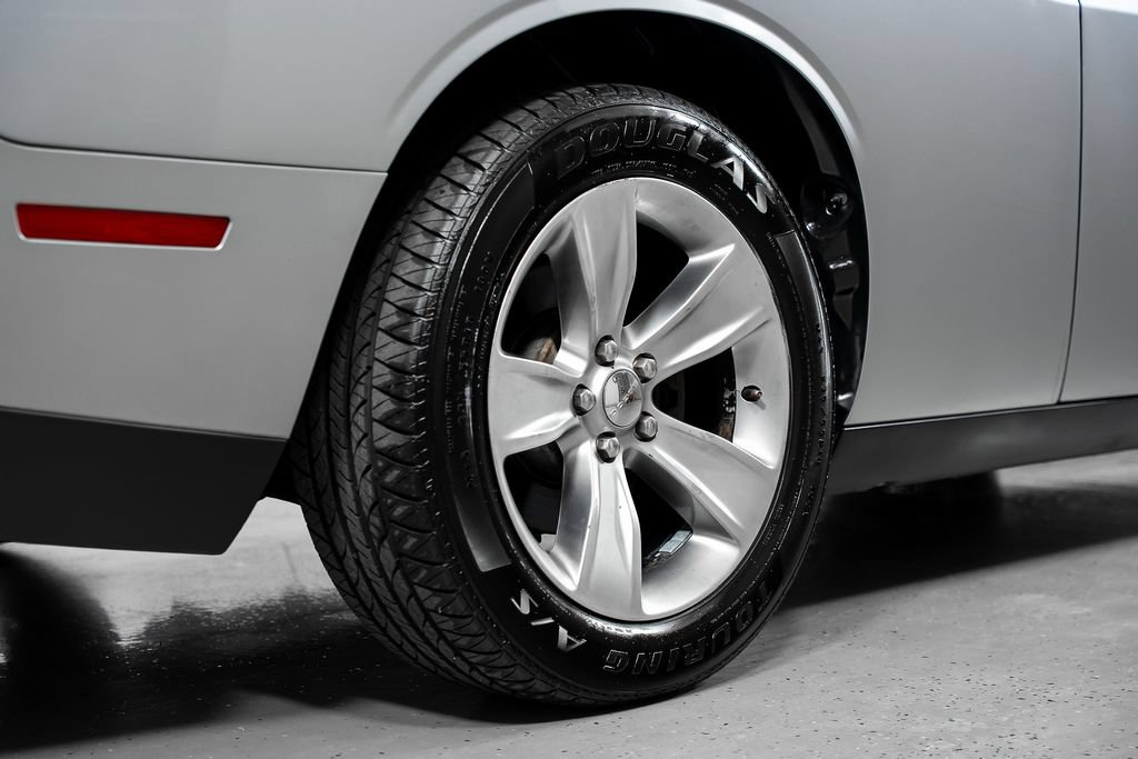 Used 2016 Dodge Challenger SXT RWD image 8