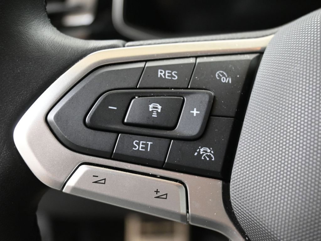 Used 2025 Volkswagen Jetta Sport image 23