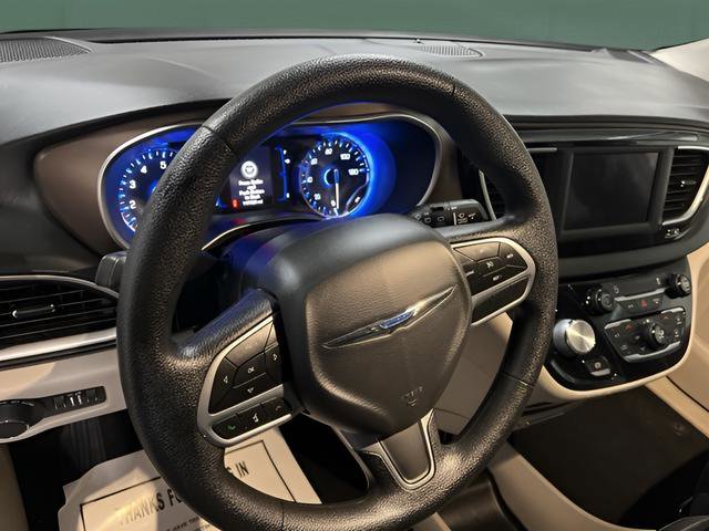 Used 2021 Chrysler Voyager Lxi image 19