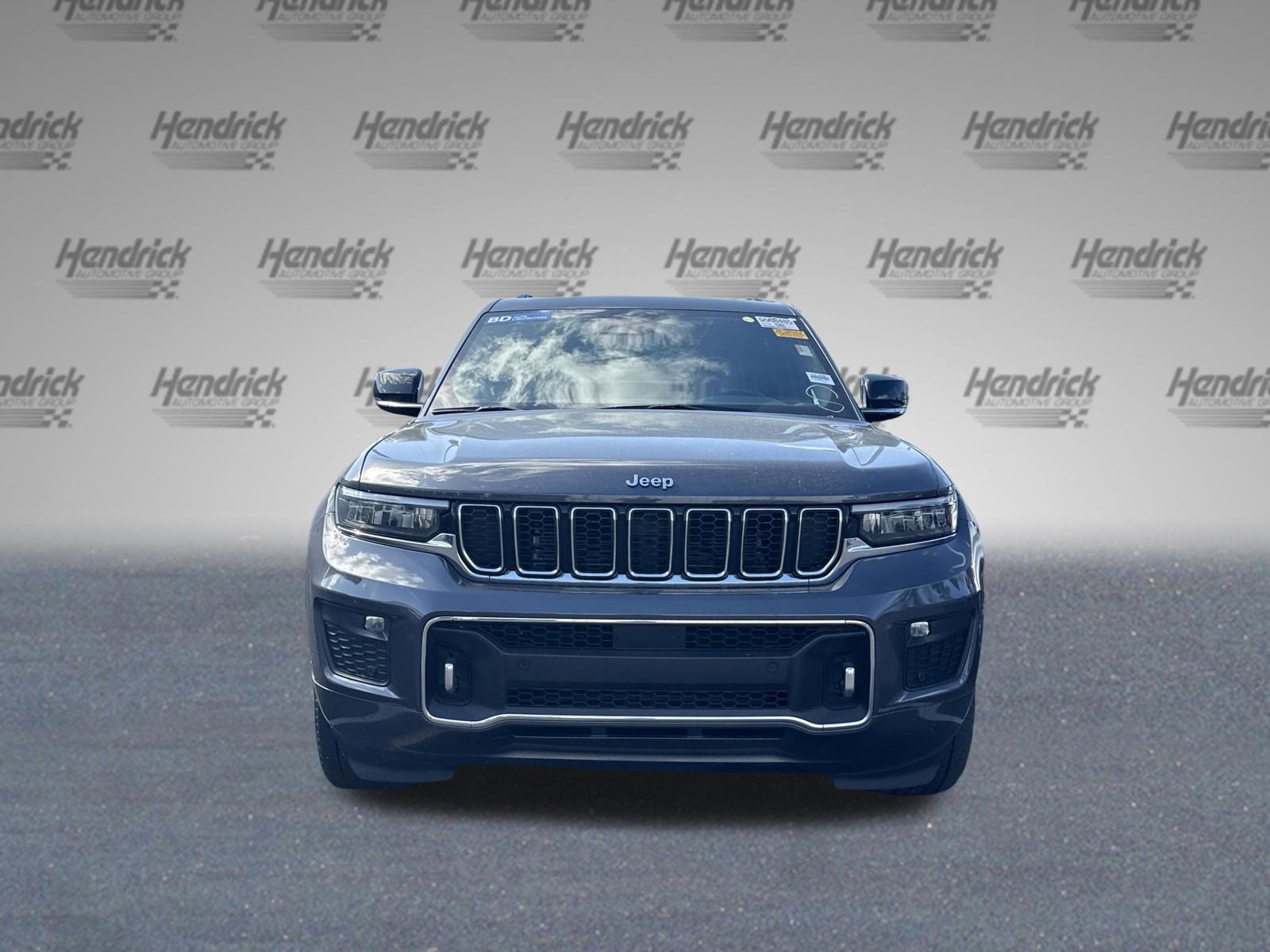 Used 2022 Jeep Grand Cherokee Overland w/ Luxury Tech Group IV AWD/4WD image 5
