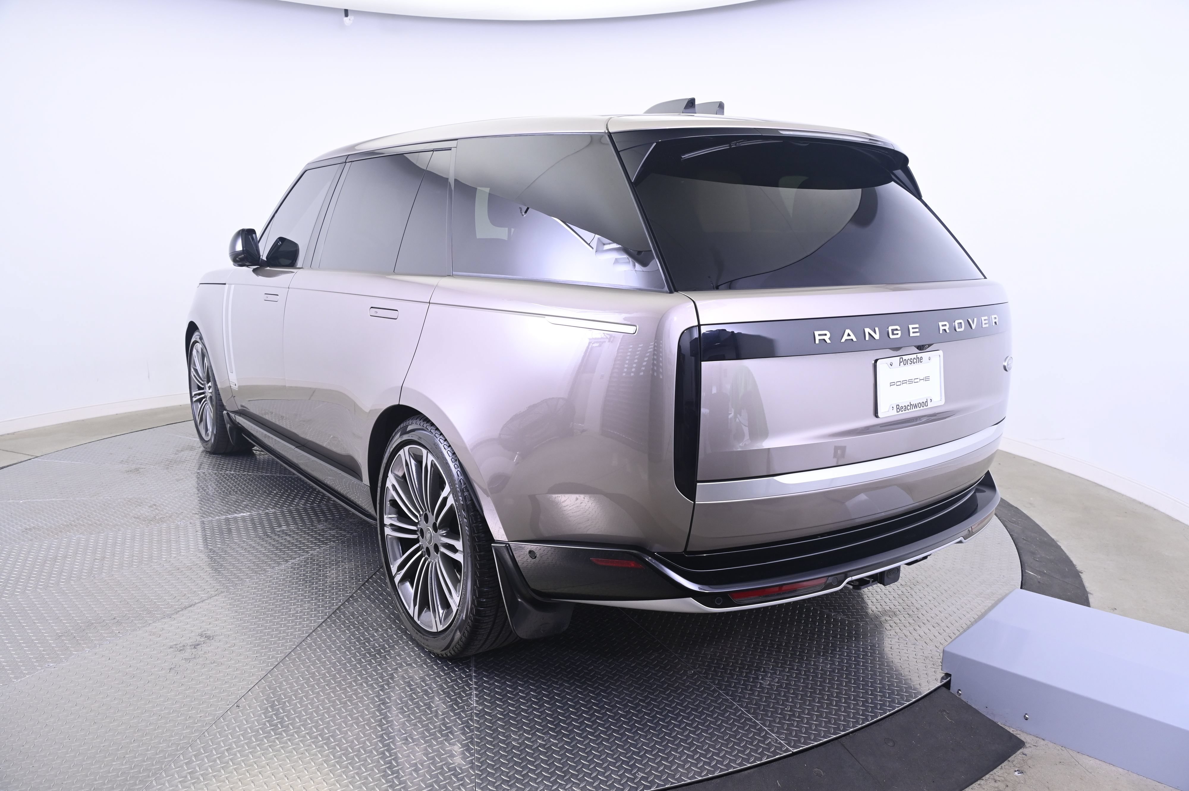 Used 2023 Land Rover Range Rover Long Wheelbase Autobiography AWD/4WD image 3