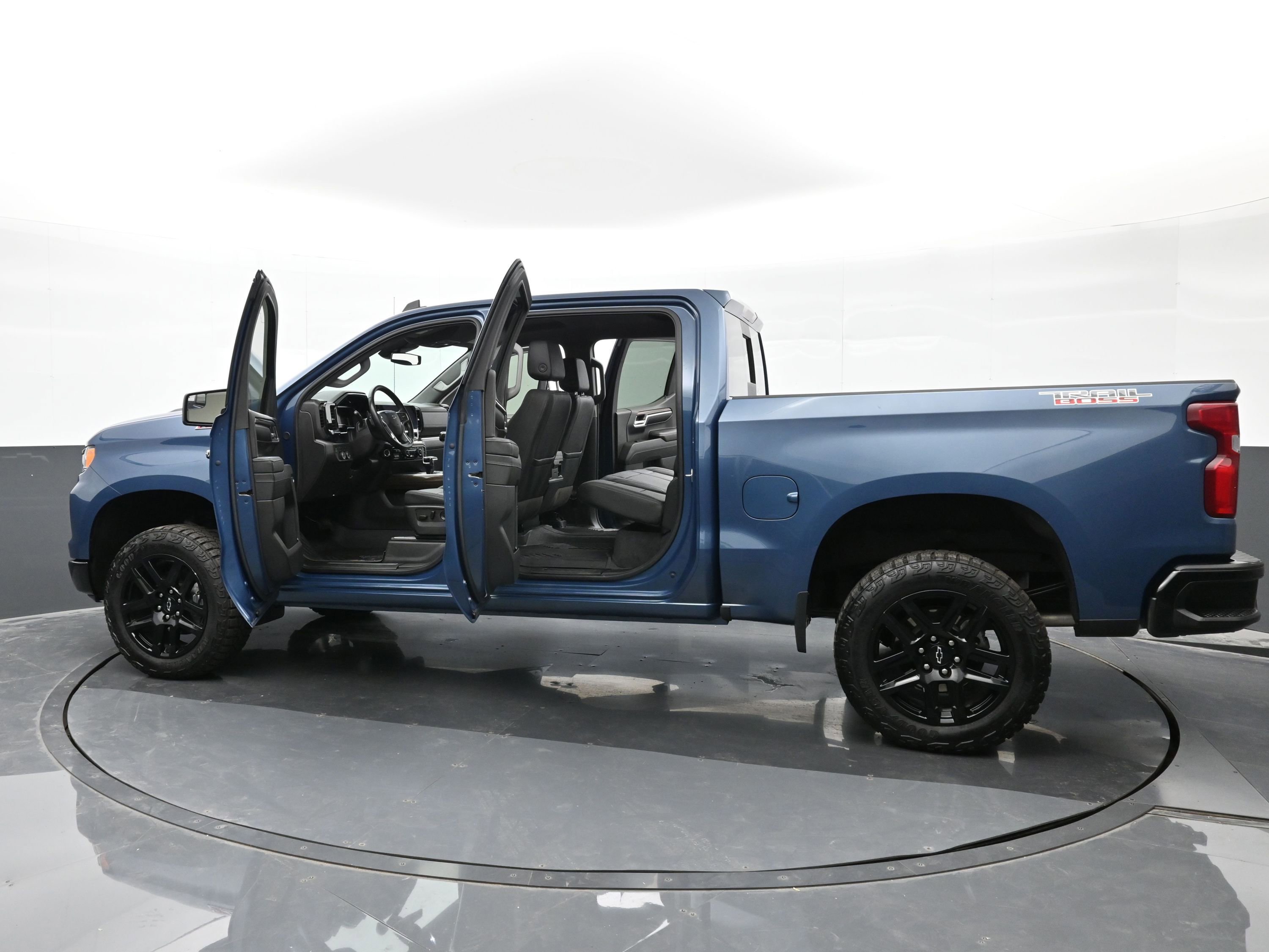 Used 2024 Chevrolet Silverado 1500 LT Trail Boss w/ Convenience Package II image 29