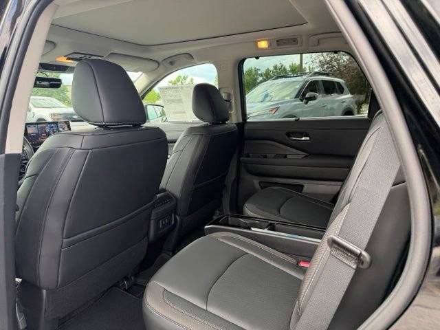New 2026 Nissan Pathfinder SL w/ SL Premium Package AWD/4WD image 18