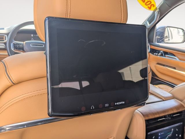 Used 2024 Jeep Grand Wagoneer Series III w/ Rear Seat Video Group 1 AWD/4WD image 34