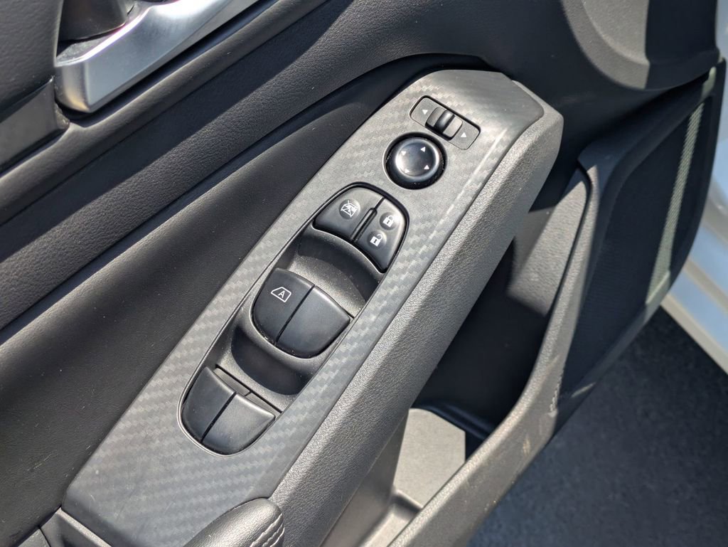 Used 2025 Nissan Altima 2.5 SV image 13