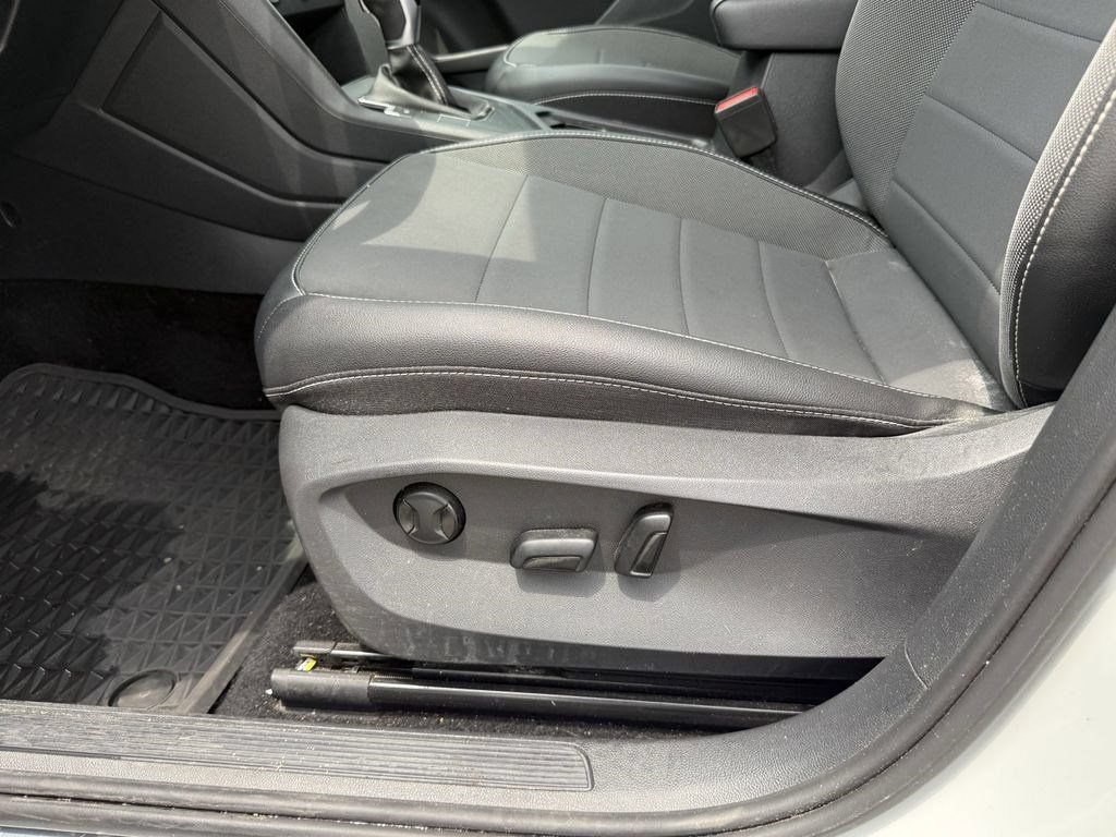 Certified 2022 Volkswagen Taos SE FWD image 13