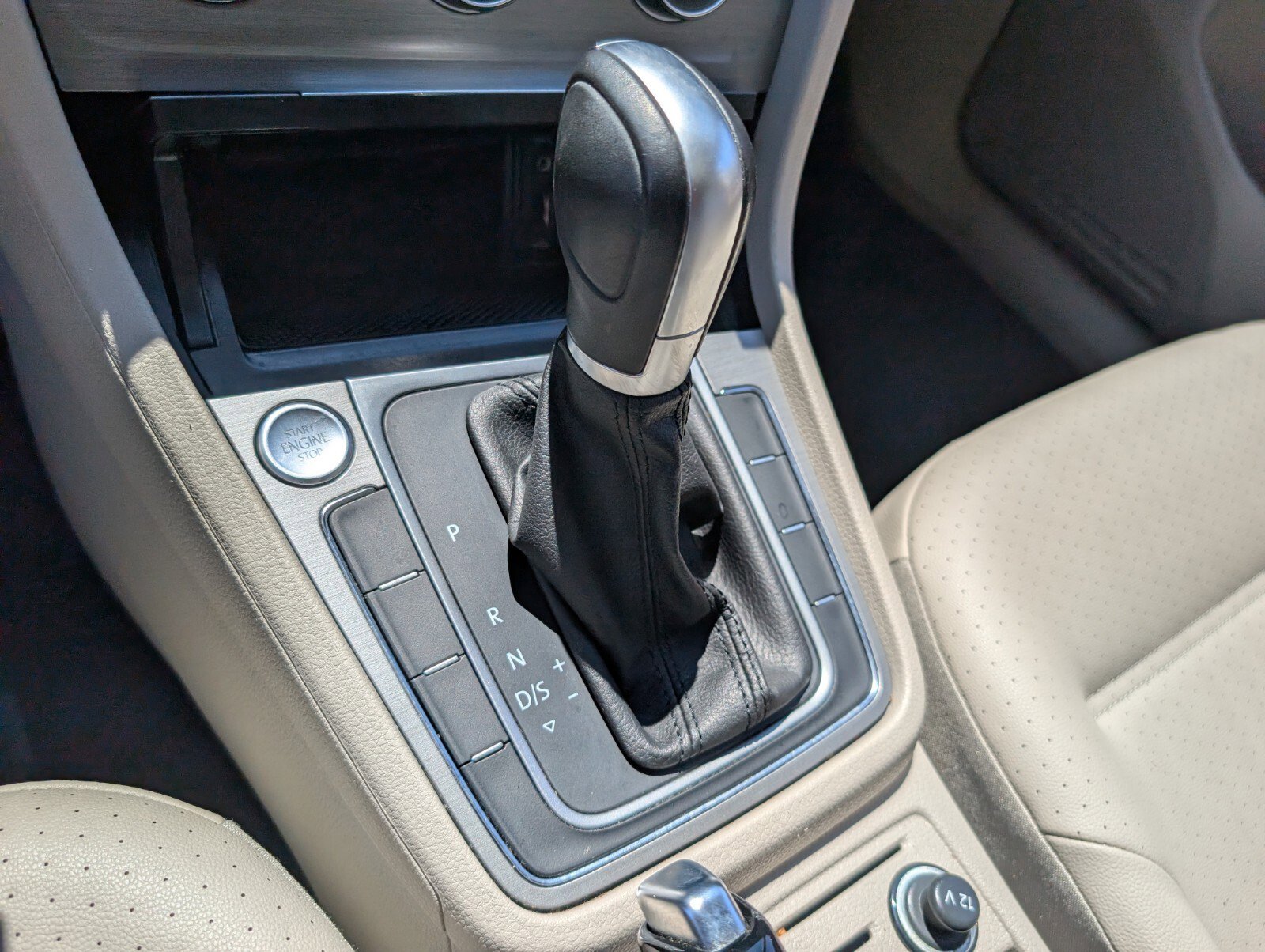 Used 2017 Volkswagen Golf Wolfsburg Edition image 29